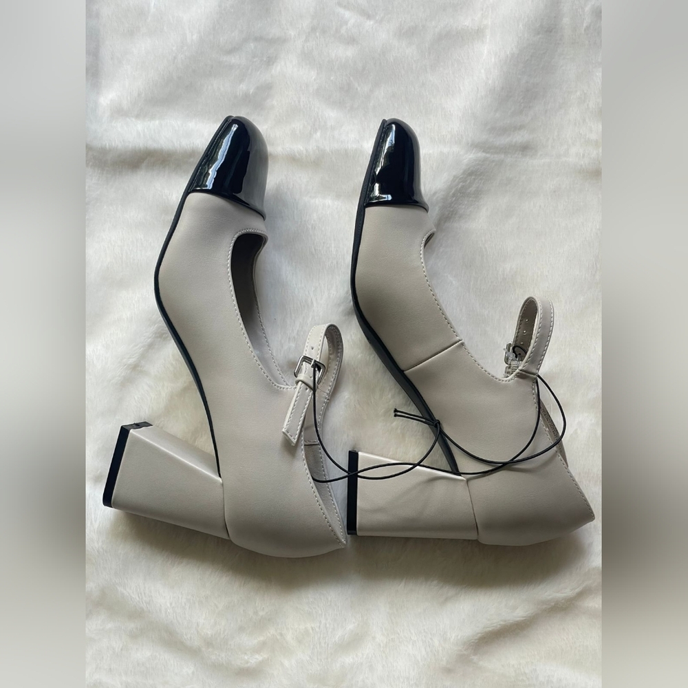 Worthington Black and Cream Heels Timeless Elegance - Picture 2 of 6